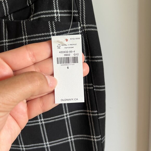 Old Navy's Navy High-Waisted Windowpane-Plaid Pixie Skinny Ankle Pants - Size 6 - Picture 6 of 7